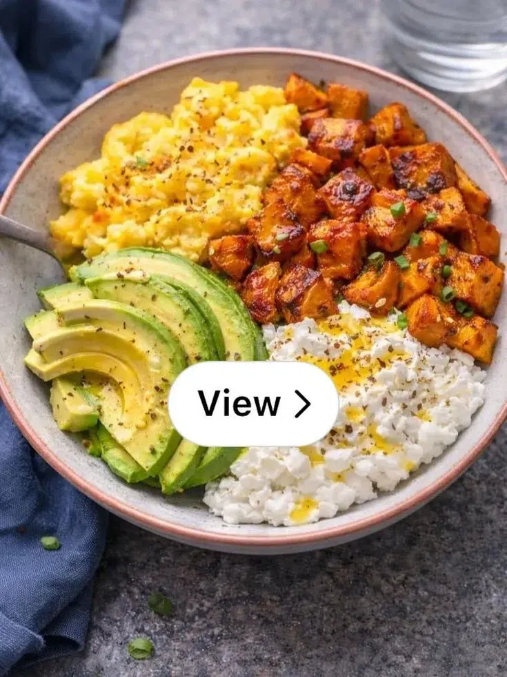 High-protein breakfast bowl with lemon, created by @Danielle Ford Fordtoughfitness