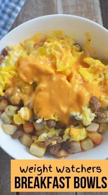 Healthy breakfast bowls with turkey sausage and eggs for Weight Watchers