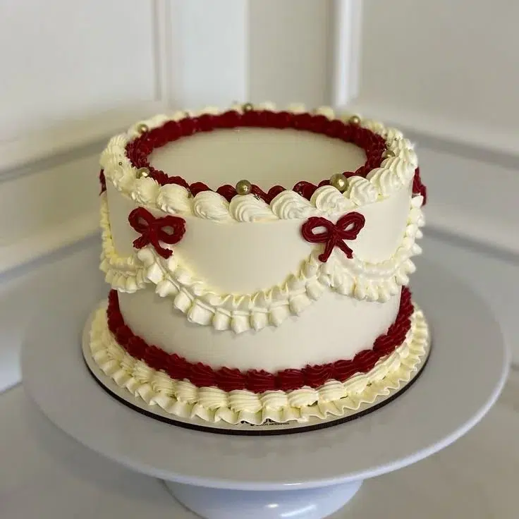 Artisanal cakes from MyCake featuring vintage birthday and Christmas designs.